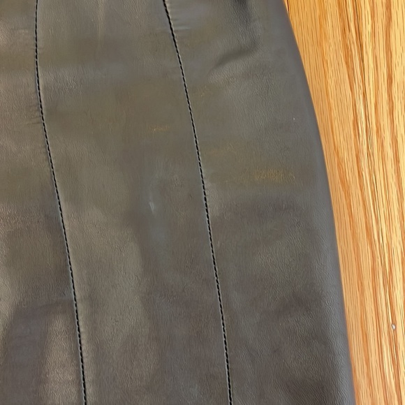 Danier Italian Leather High Waist Pencil Skirt w Back Slit, Black, sz 6 - Picture 4 of 14